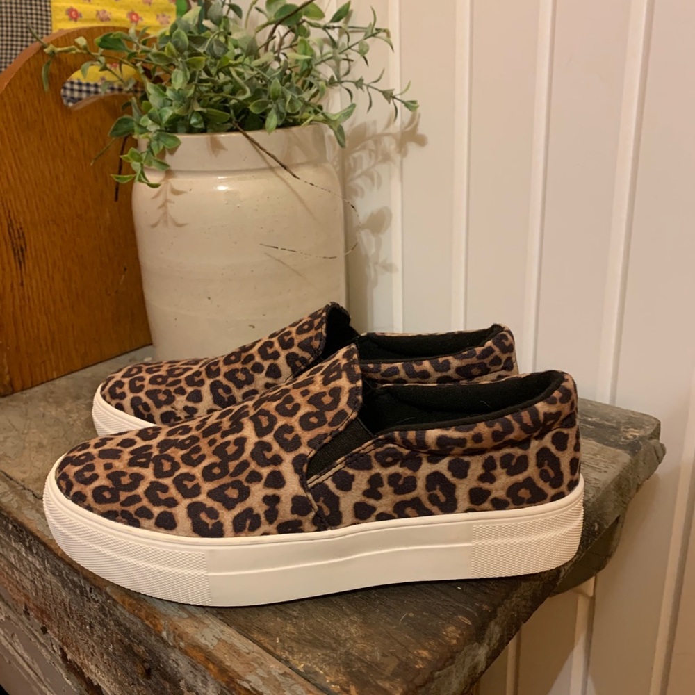 Never worn cheetah slip on shoe